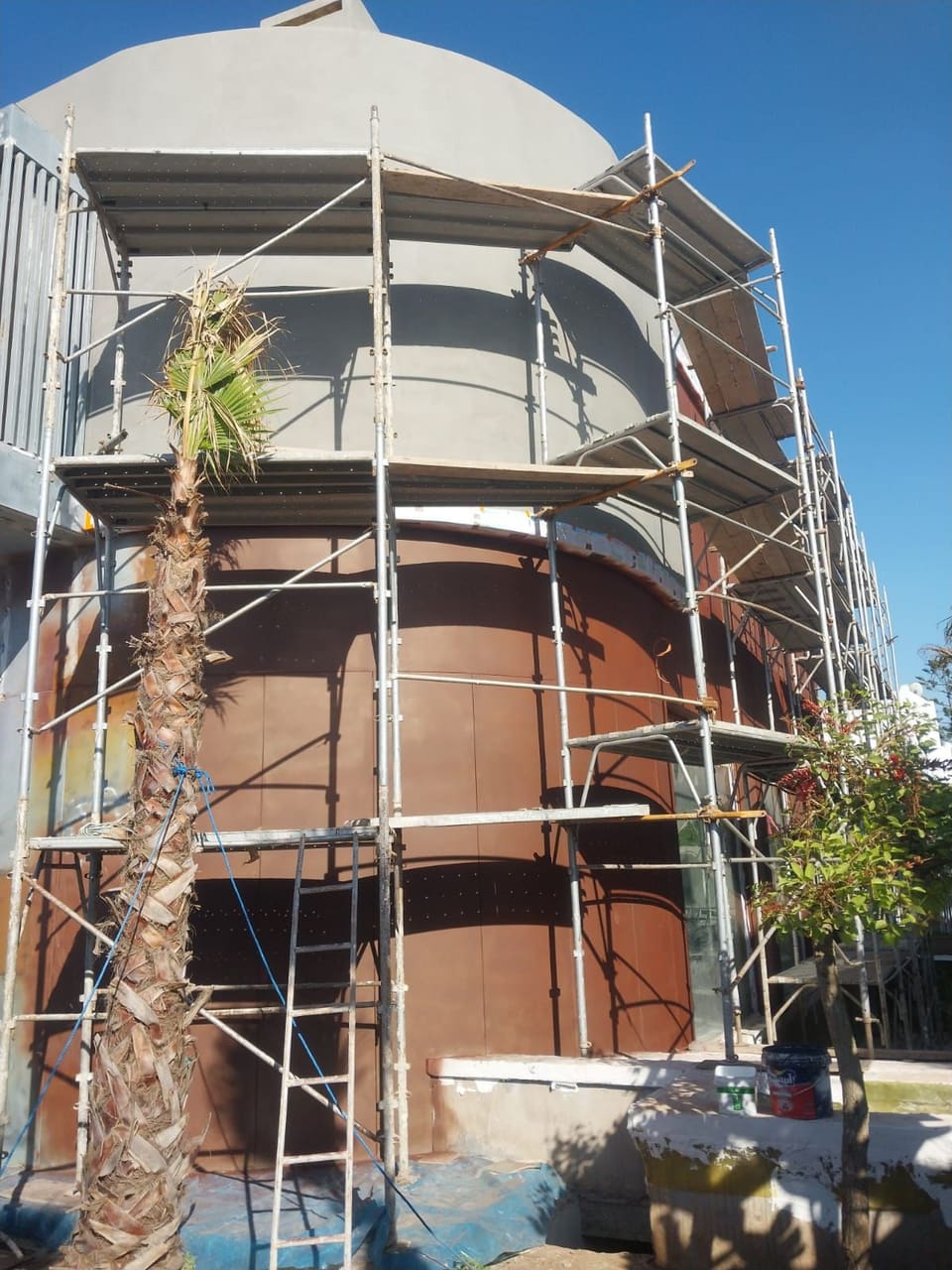 Oxidised-metal effect facade work on scaffolding