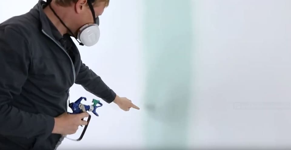Overlapping passes technique with an airless sprayer