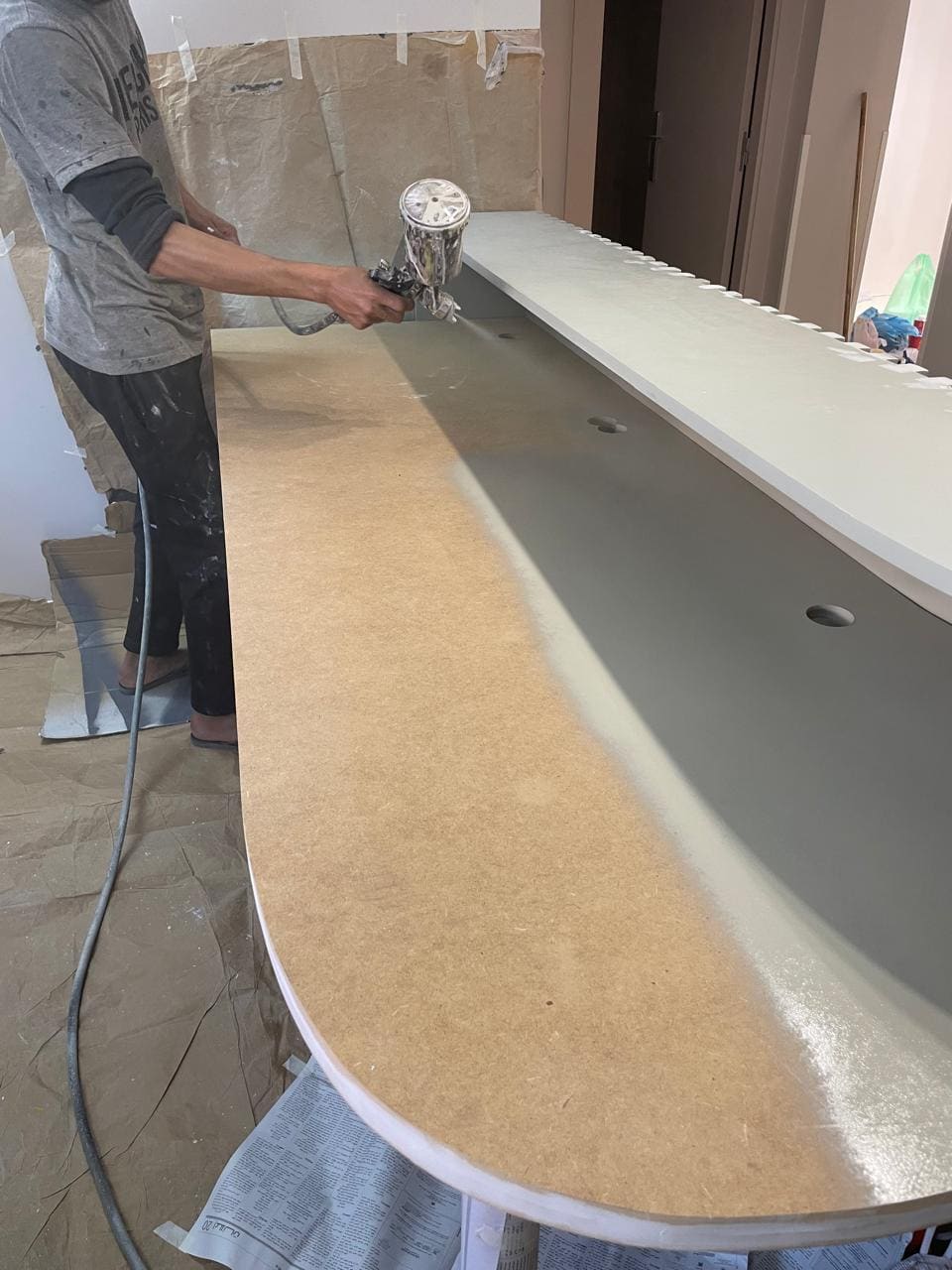 Spray-applied finish on a worktop